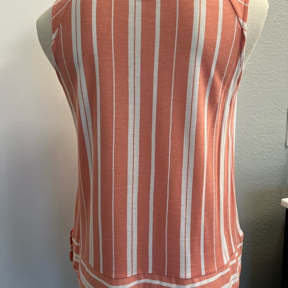 Old Navy - Sleeveless Top NWT - Picture 3 of 4